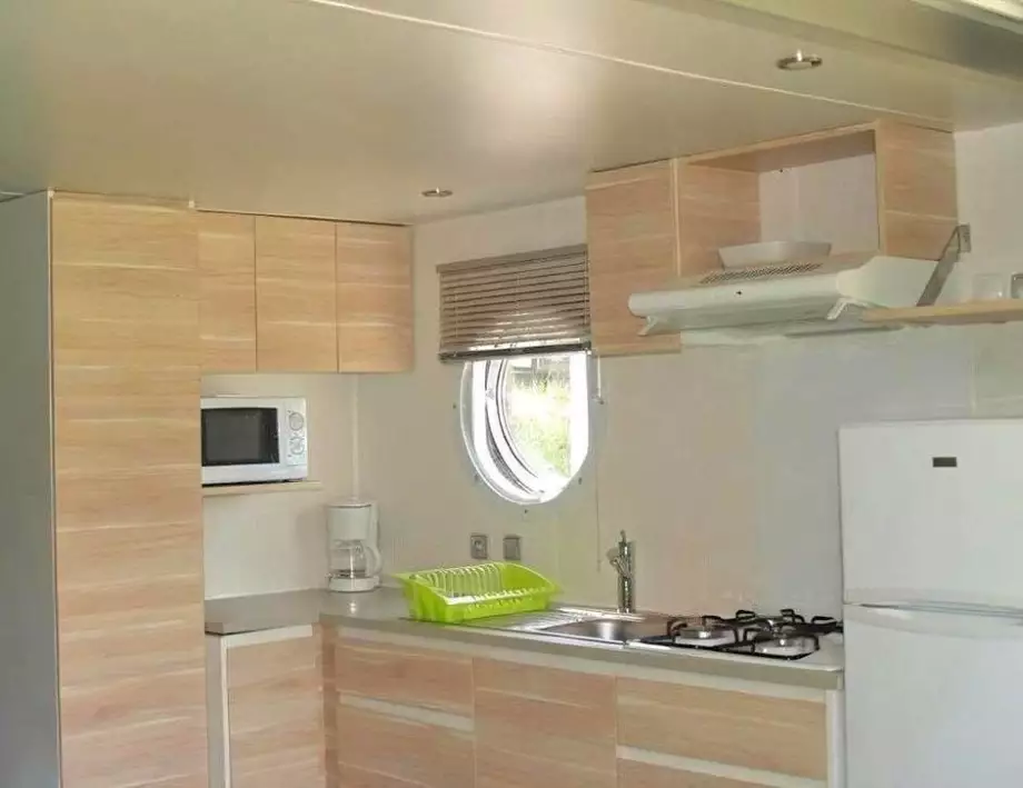 Cuisine équipée du mobil-home Primo Confort
